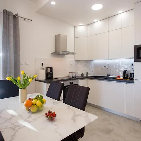 Luxury 3 Bedroom Penthouse - Terrace And View *