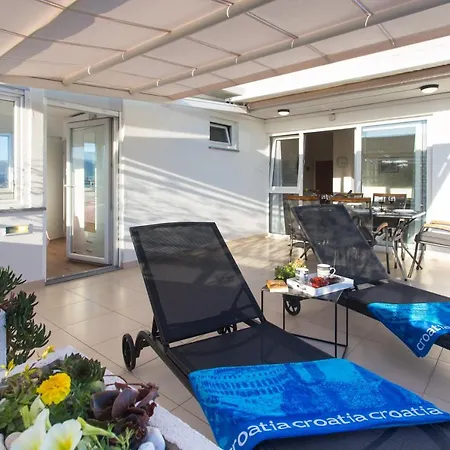 Luxury 3 Bedroom Penthouse - Terrace And View