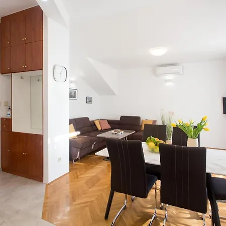 Luxury 3 Bedroom Penthouse - Terrace And View
