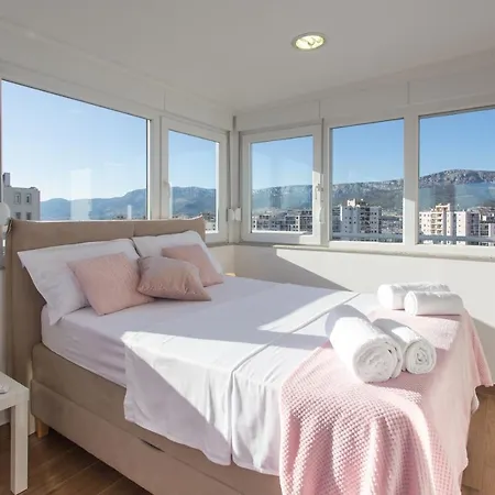 Apartment Luxury 3 Bedroom Penthouse - Terrace And View