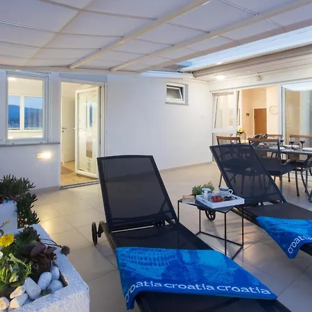 Luxury 3 Bedroom Penthouse - Terrace And View Apartment