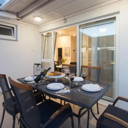 Luxury 3 Bedroom Penthouse - Terrace And View * Split