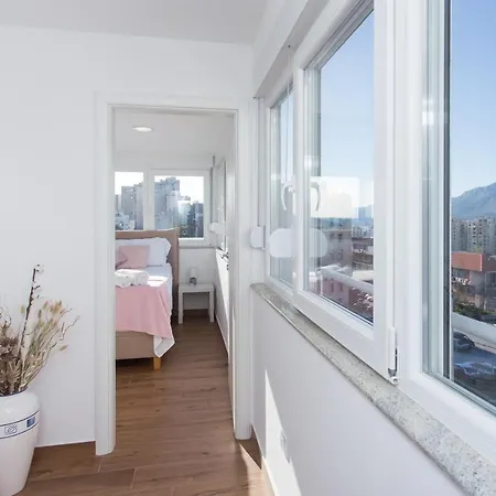 Luxury 3 Bedroom Penthouse - Terrace And View * Split